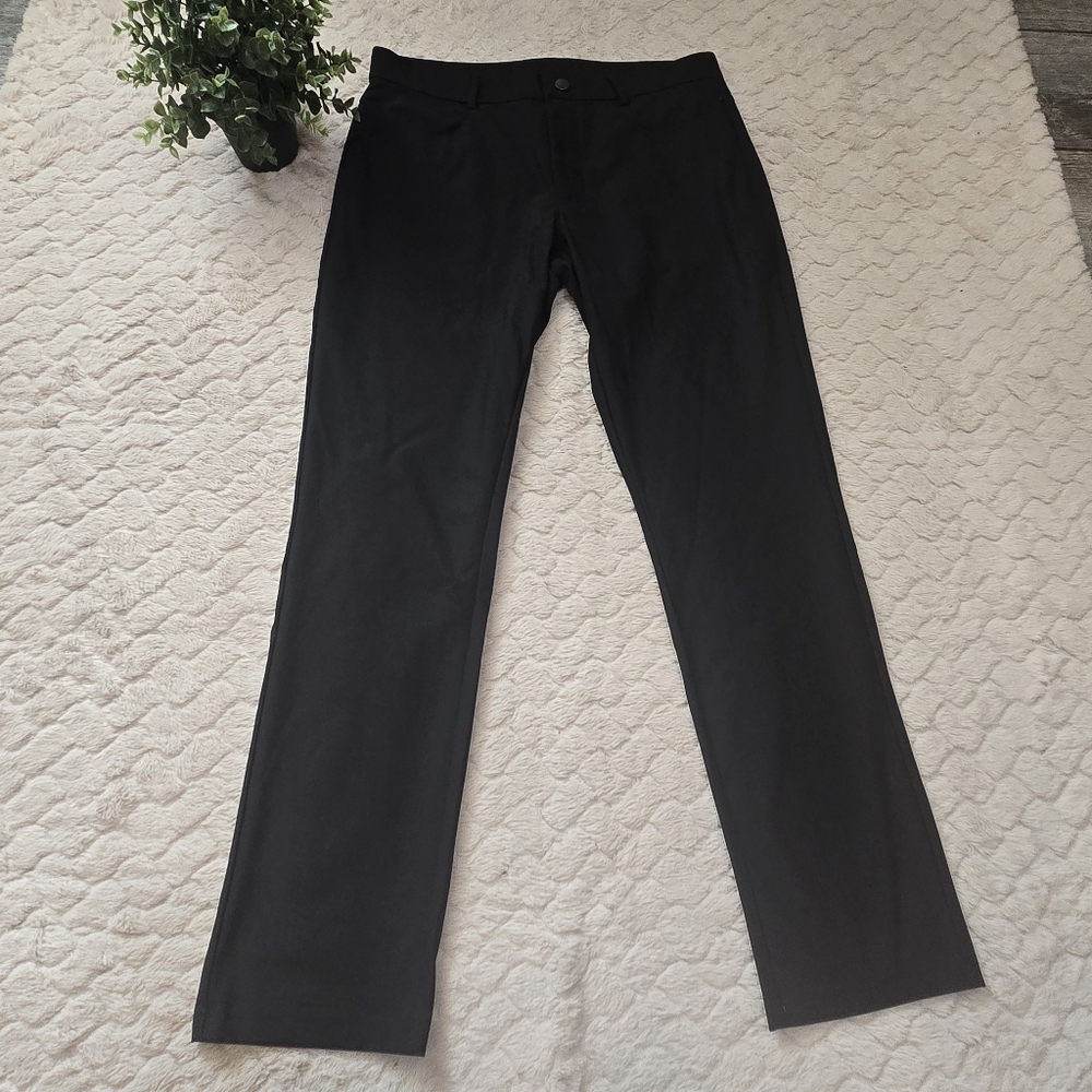Old Navy Active Black Straight Tech Hybrid Slim 4-Way Stretch Pants, Size 32x30